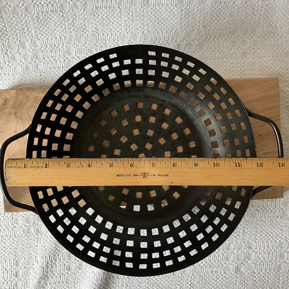 Kingsford Outdoor Grill Non-Stick Perforated Grill 11" diameter 3" deep Used - Picture 5 of 6